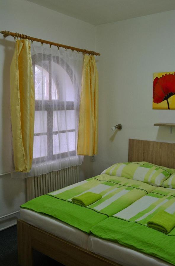 Hotel Decin Na Skrivance エクステリア 写真
