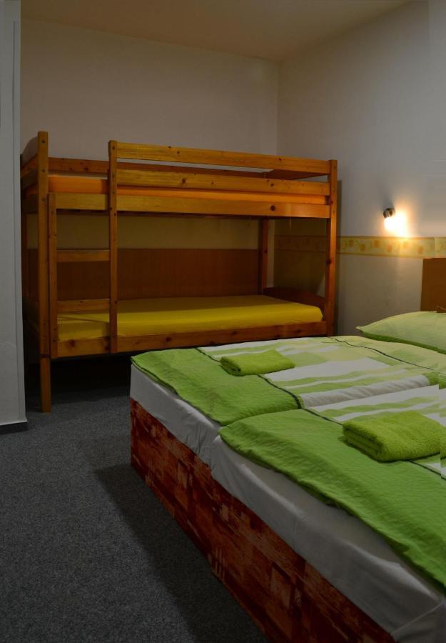 Hotel Decin Na Skrivance エクステリア 写真