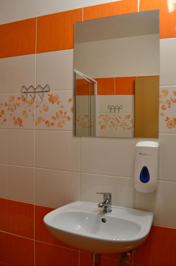 Hotel Decin Na Skrivance エクステリア 写真
