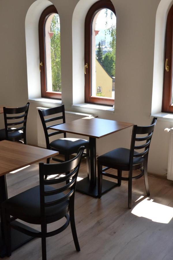 Hotel Decin Na Skrivance エクステリア 写真