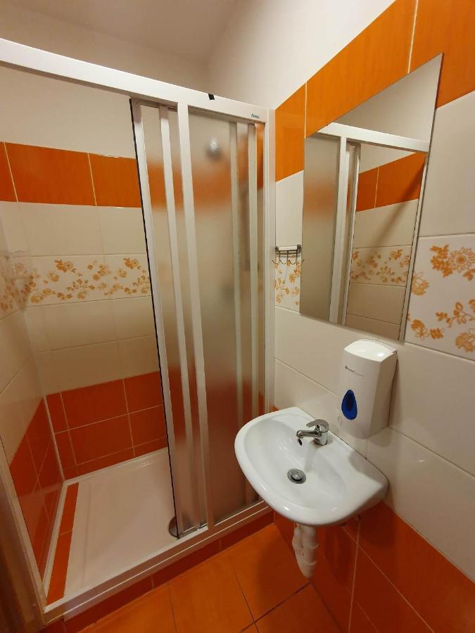 Hotel Decin Na Skrivance エクステリア 写真