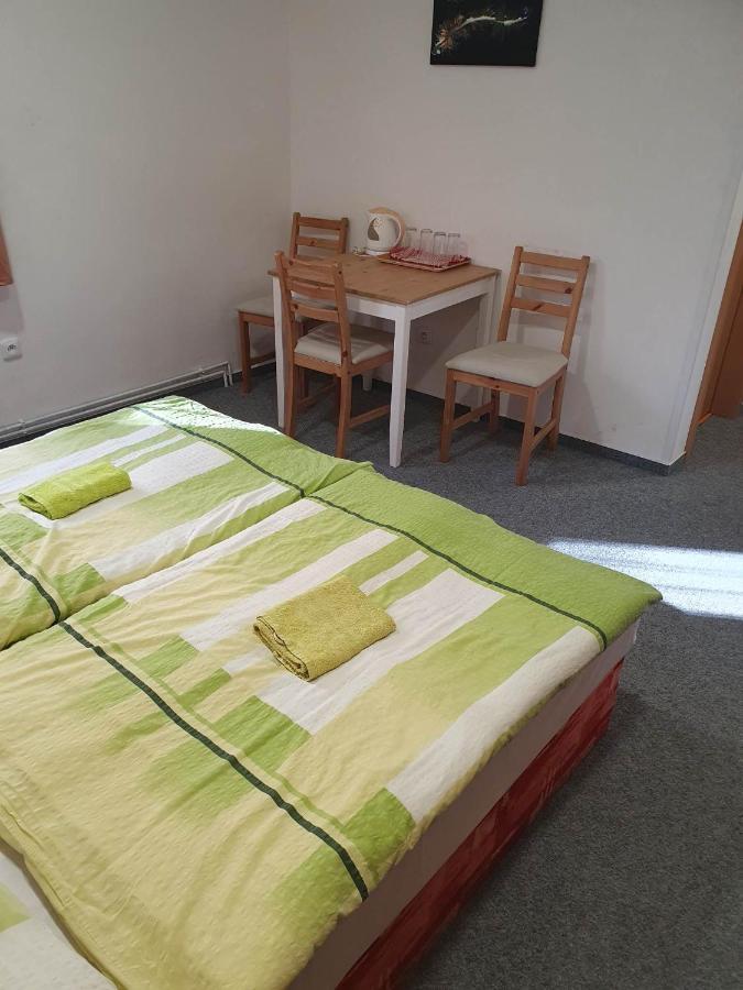 Hotel Decin Na Skrivance エクステリア 写真