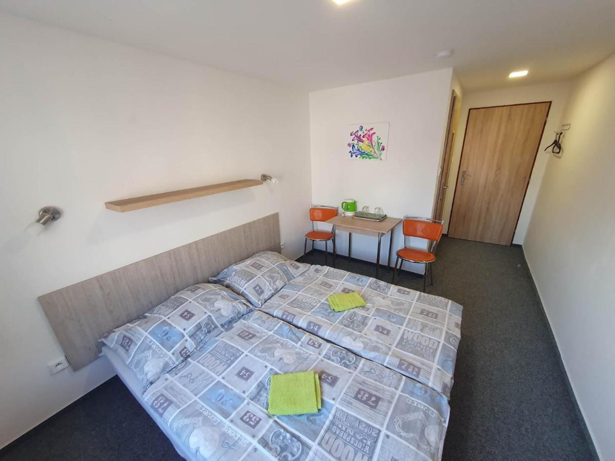 Hotel Decin Na Skrivance エクステリア 写真