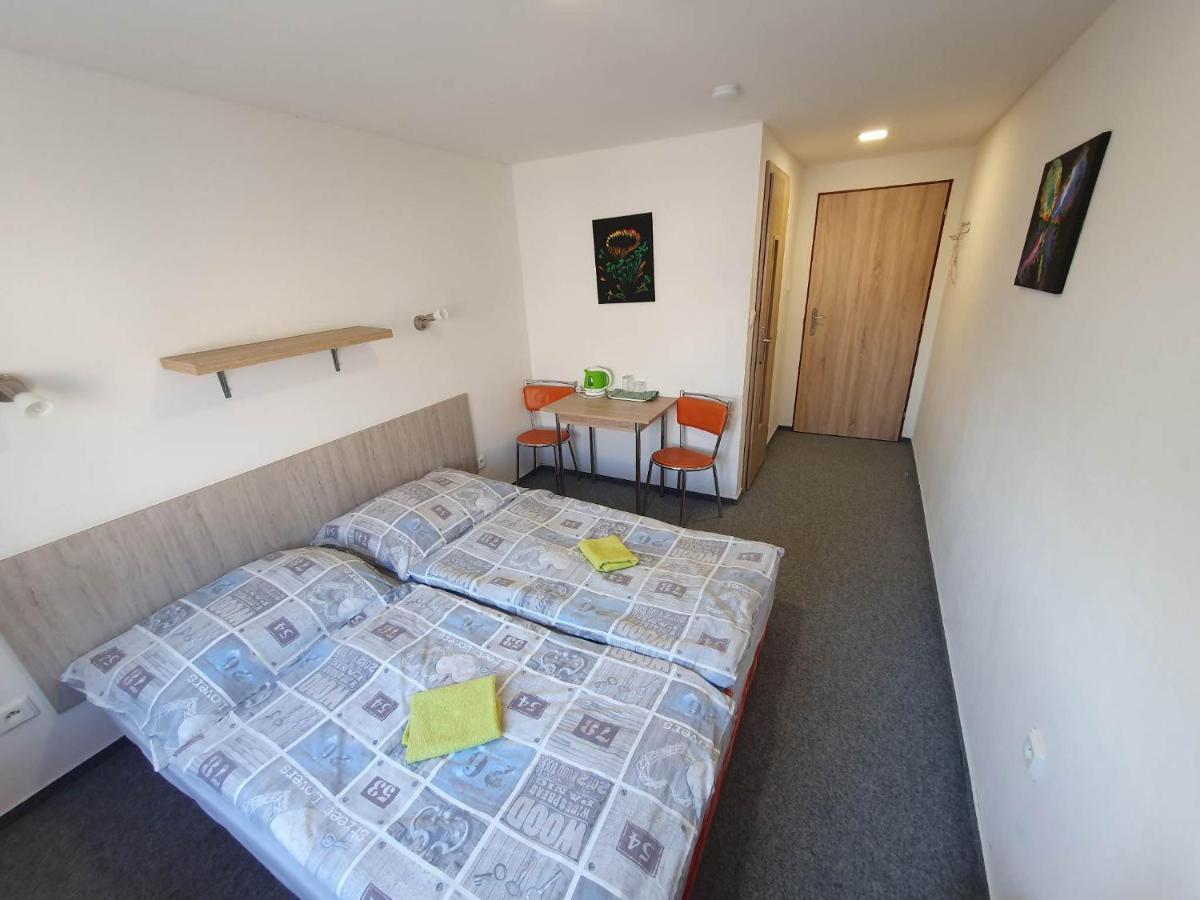 Hotel Decin Na Skrivance エクステリア 写真