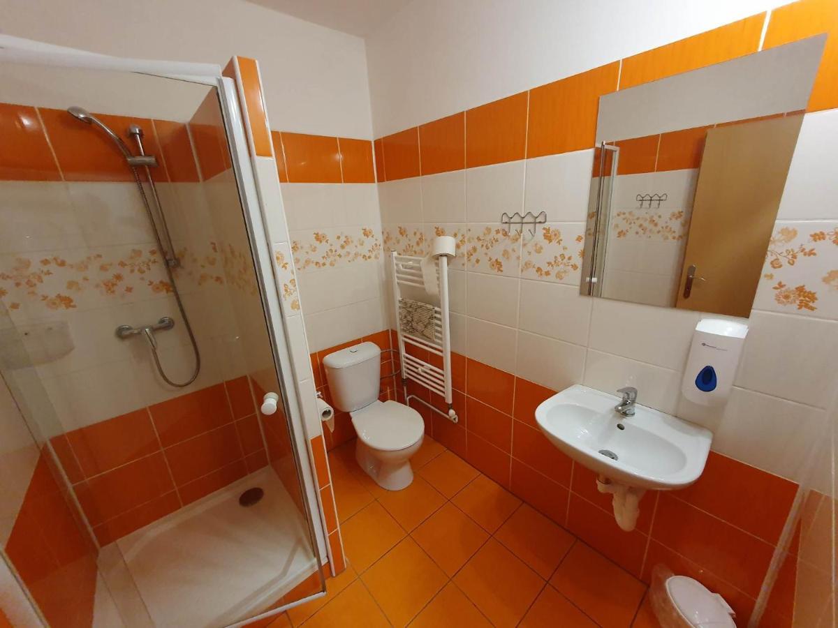 Hotel Decin Na Skrivance エクステリア 写真