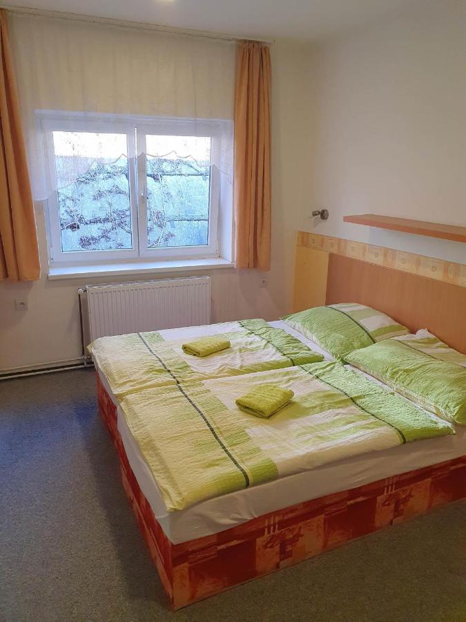 Hotel Decin Na Skrivance エクステリア 写真
