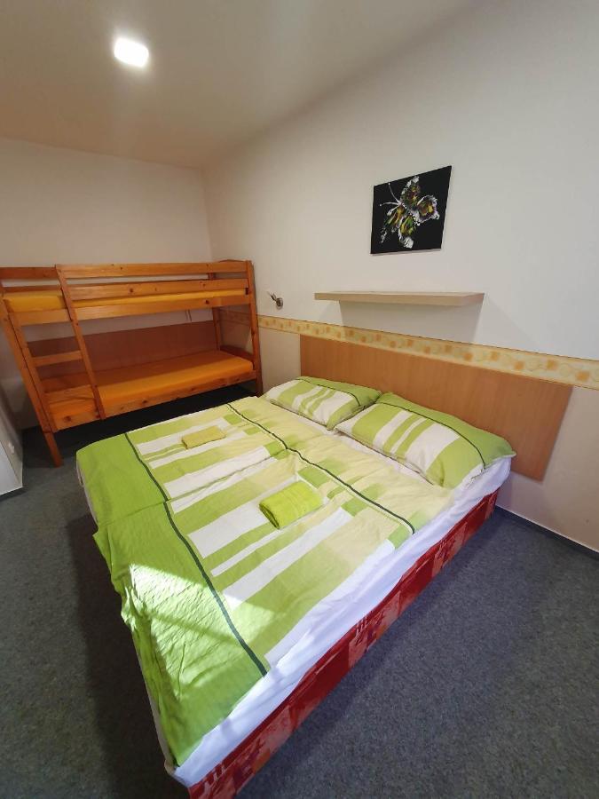 Hotel Decin Na Skrivance エクステリア 写真