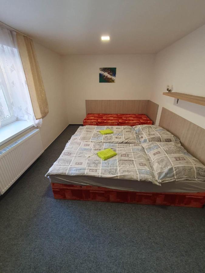 Hotel Decin Na Skrivance エクステリア 写真