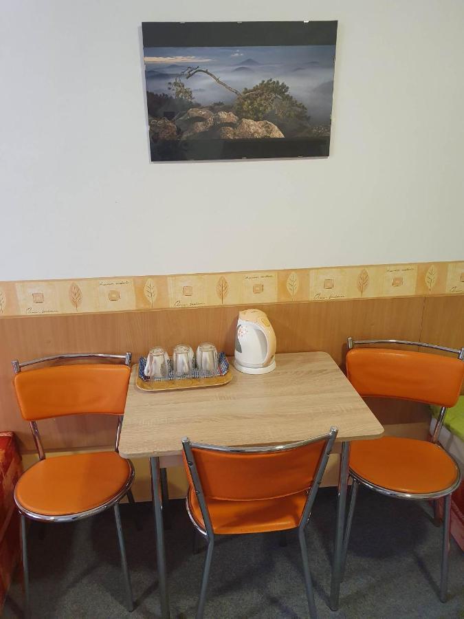 Hotel Decin Na Skrivance エクステリア 写真