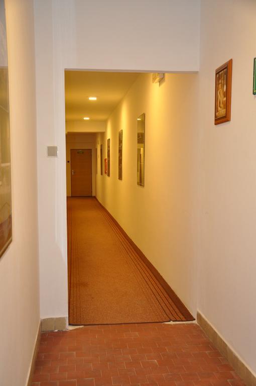 Hotel Decin Na Skrivance エクステリア 写真