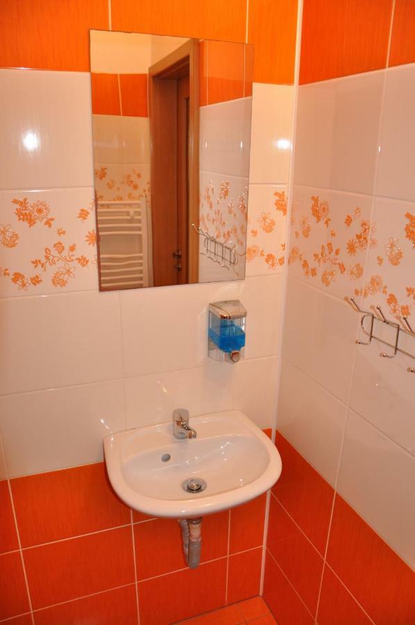 Hotel Decin Na Skrivance エクステリア 写真