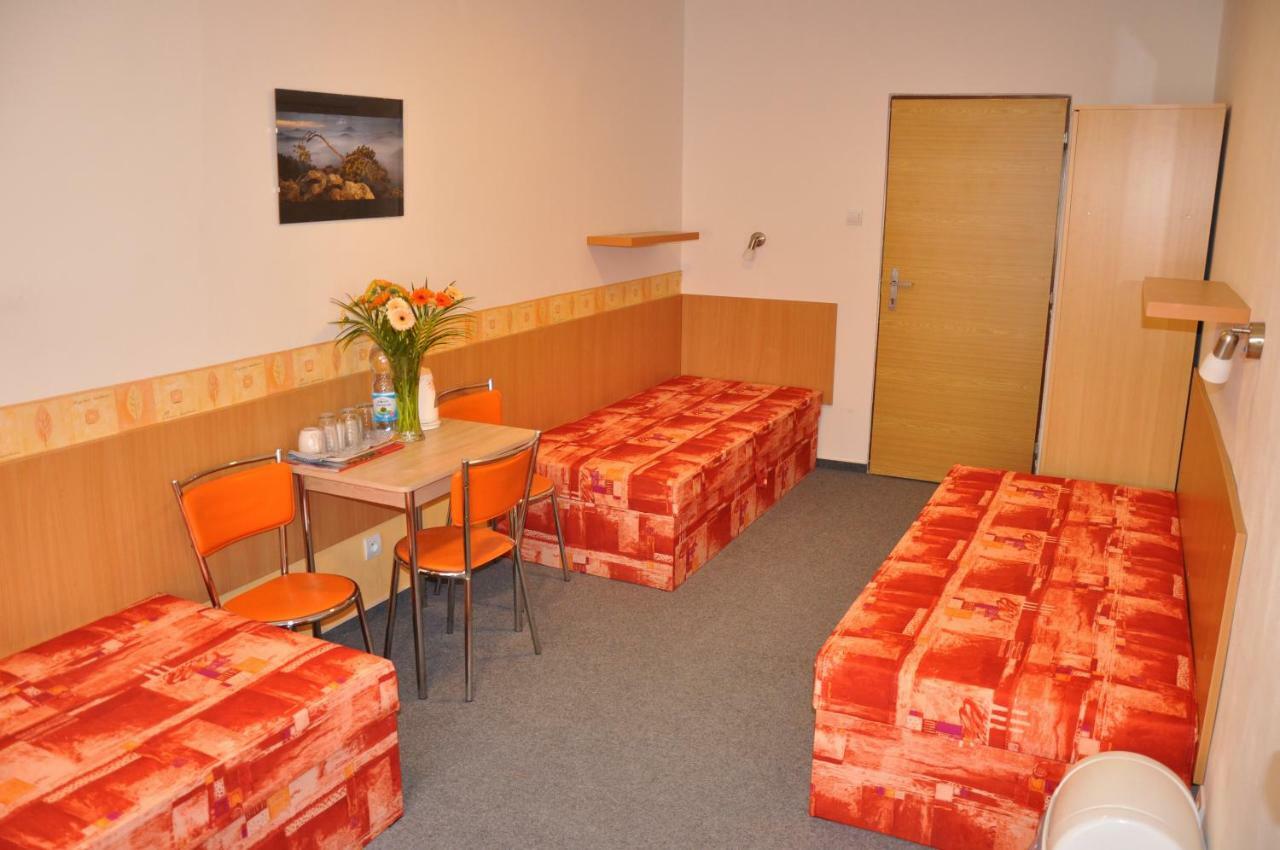 Hotel Decin Na Skrivance エクステリア 写真